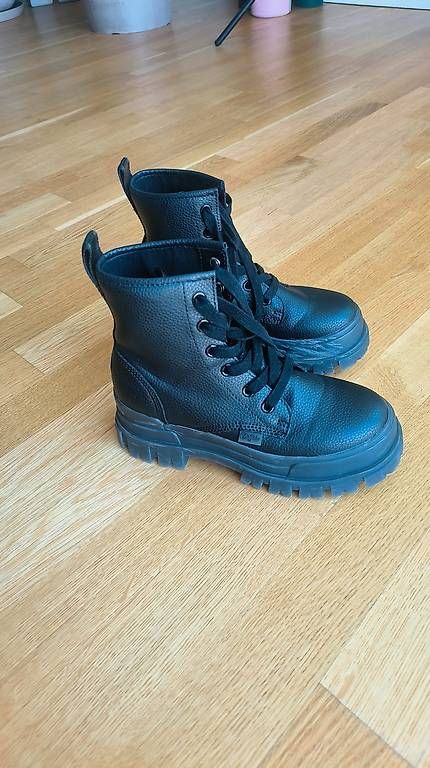 Damenschuhe: Buffalo London Schnürrstiefel Gr. 37 – Gebraucht aus Zürich von Innabella
