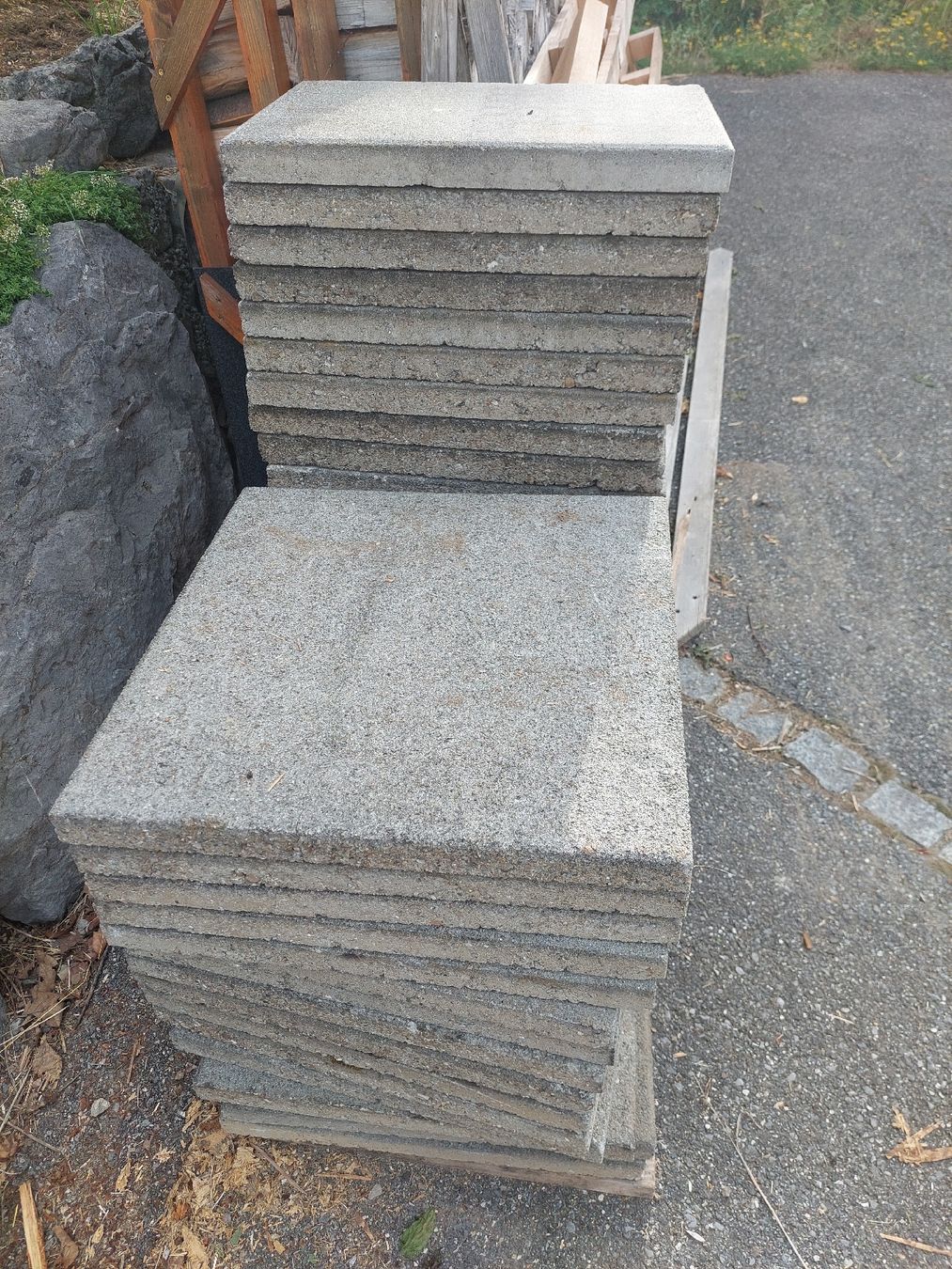 Rivestimenti per pavimenti: Gartenplatten 50x50 ca.9m2 – Usato da Amden venduto da bach22