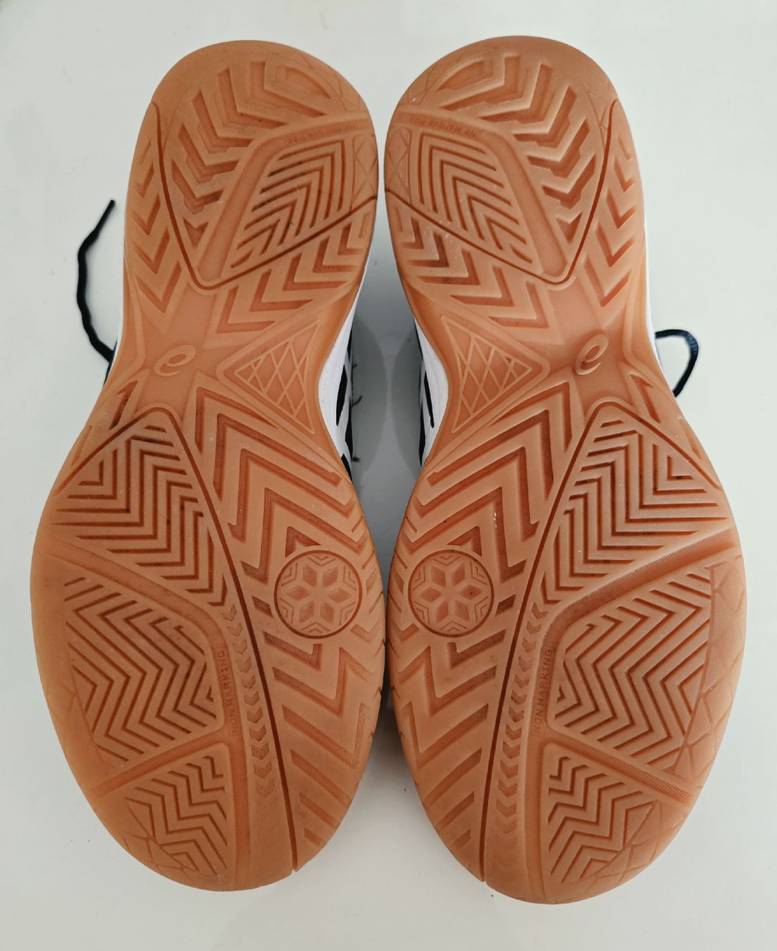Asics Herrenschuhe: Turnschuhe schwarz astics Gr.45 – Neu (gemäss Beschreibung) aus wetzikon von Bestedienste 5