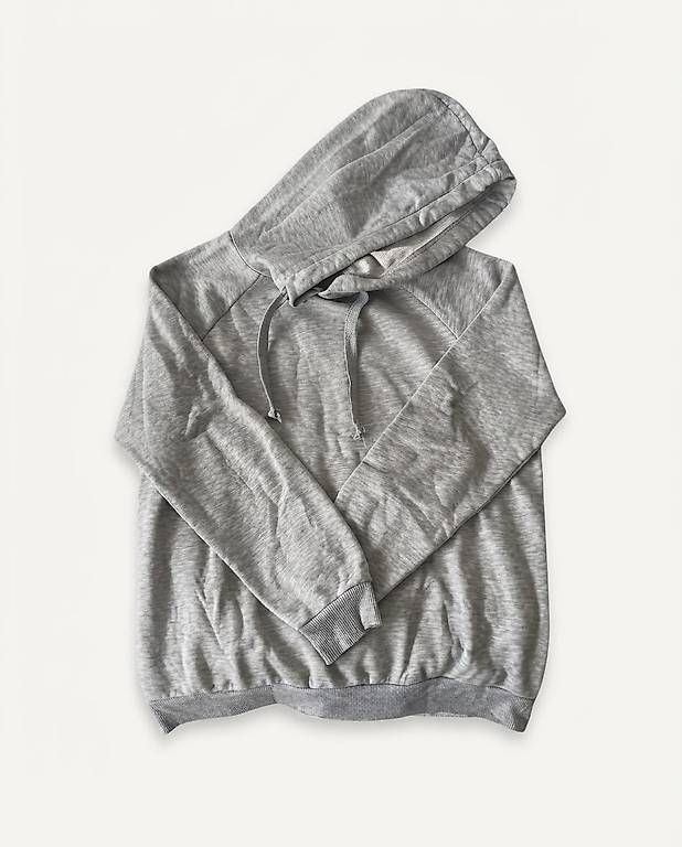 Pulls & Sweat-shirts: Sweat à capuche Gris taille M    13 CHF.- – Neuf avec emballage d'origine à Montreux par gts_5lht