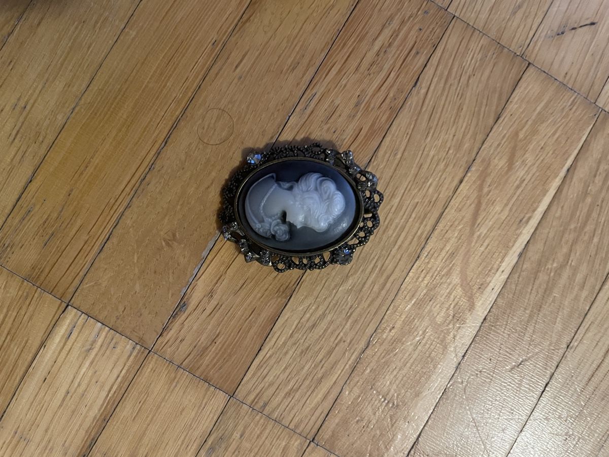 Spille & Fermagli: Vintage Cameo Brooch – Usato da Neuchatel venduto da shi_9fzw 1