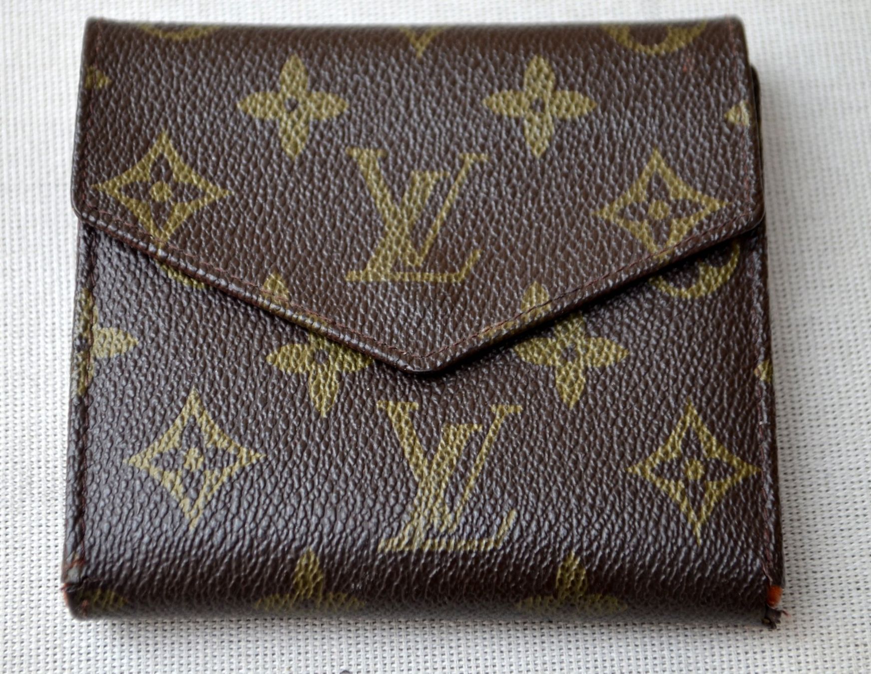 Louis Vuitton Portefeuilles: Louis Vuitton Portefeuille – Défectueux à Collonges par arashee 1