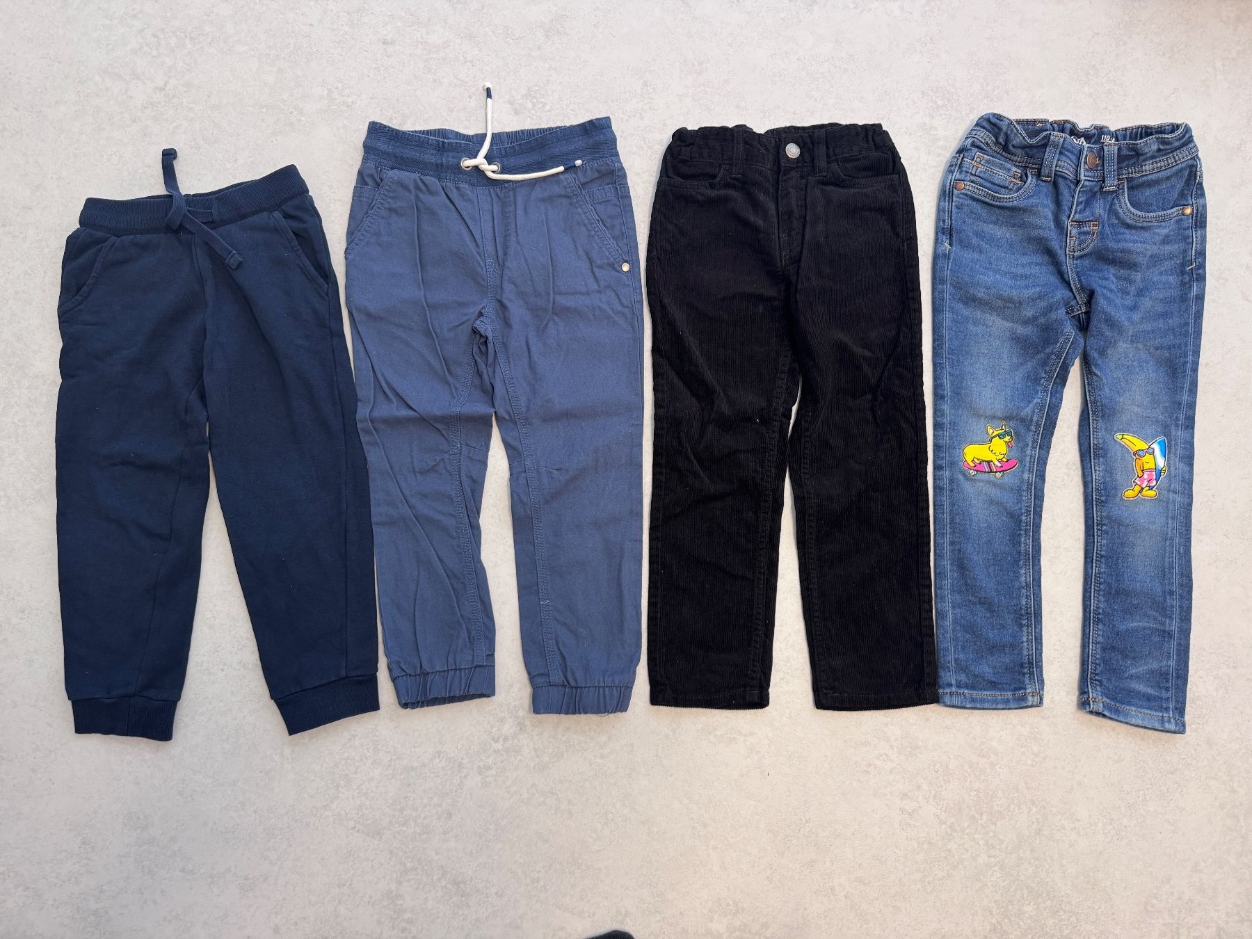 Pantalons: Hosen Jeans Set Grösse 110 – D'occasion à Bonaduz par lut_6rts