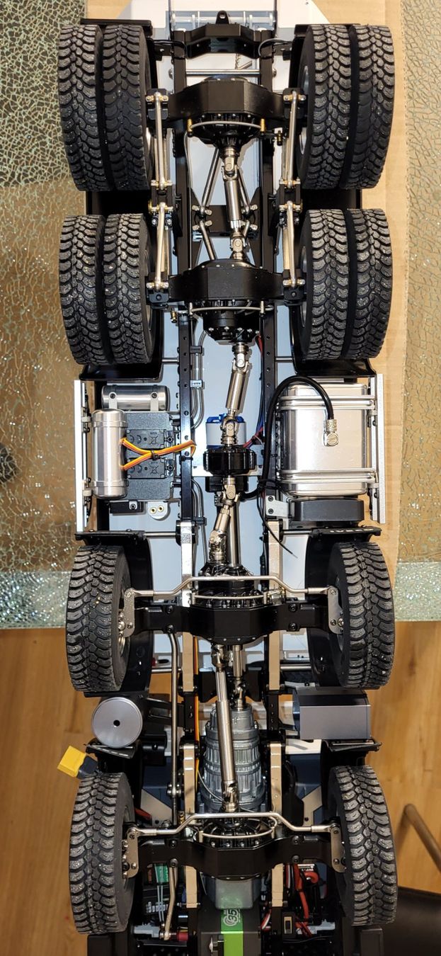 Modellismo RC: IVECO 8x8    RC-LKW RTR – Nuovo (secondo la descrizione) da Bottenwil venduto da Toyscout 8