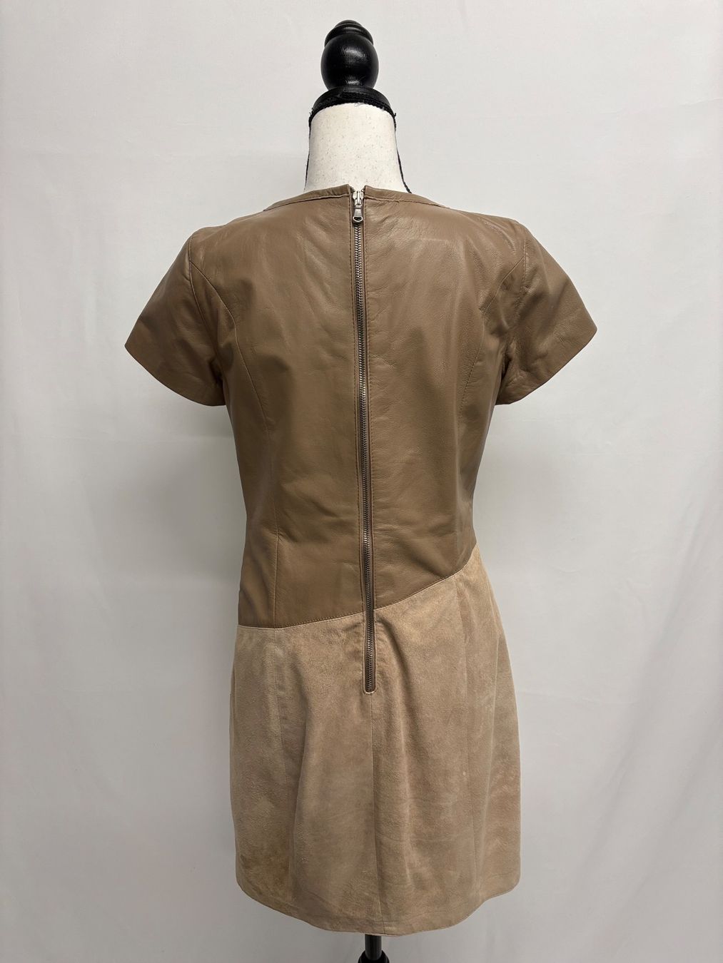 Vestiti: Leonardo Lederkleid Wildleder braun Gr. 36 kurzarm – Nuovo (secondo la descrizione) da Regensdorf venduto da secondchancefashion 3