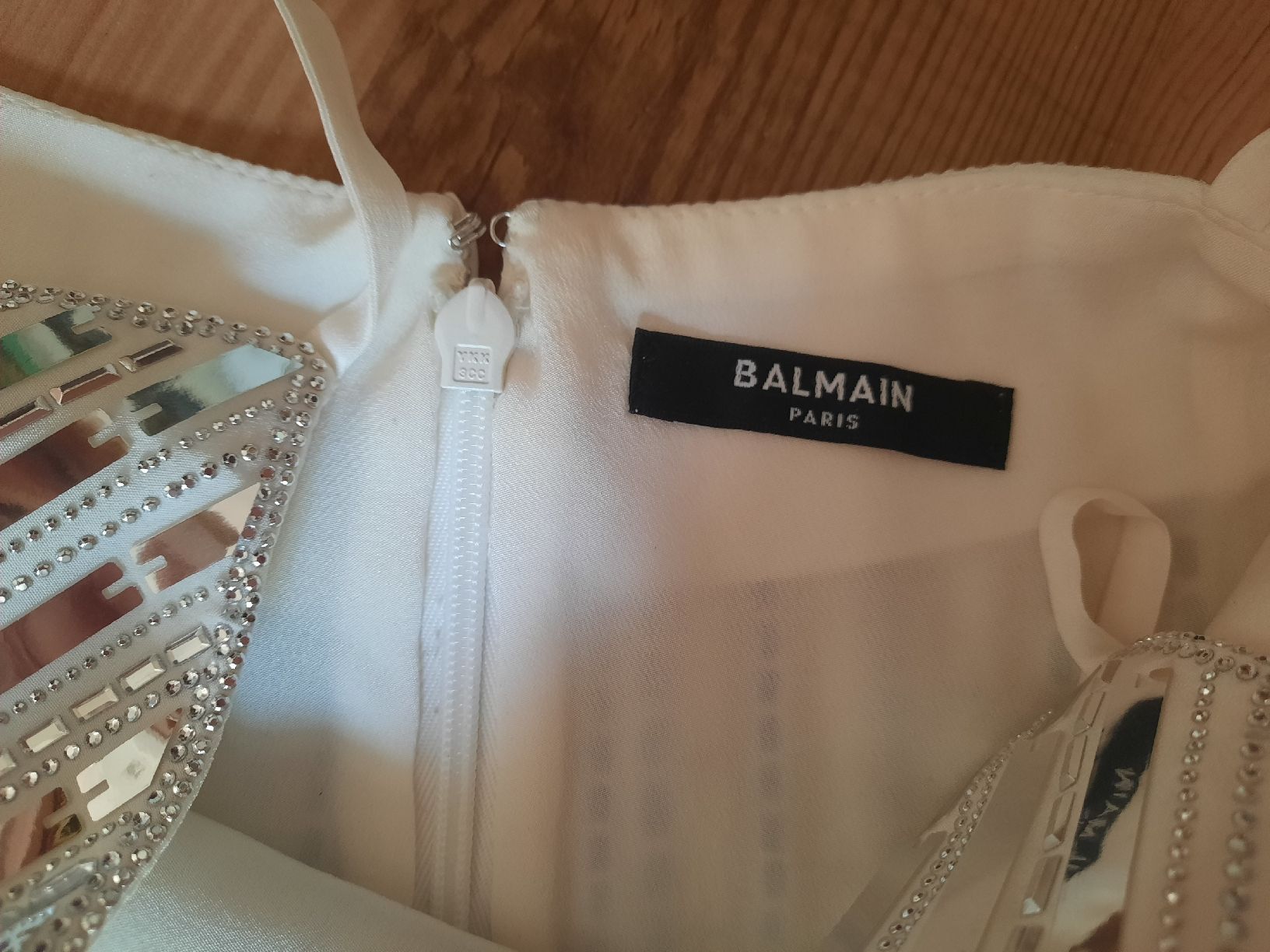 Balmain Vestiti: BALMAIN, PARIS. ROBE 100% SOIE. NEUVE – Nuovo (secondo la descrizione) da Le Locle venduto da marylise01 3