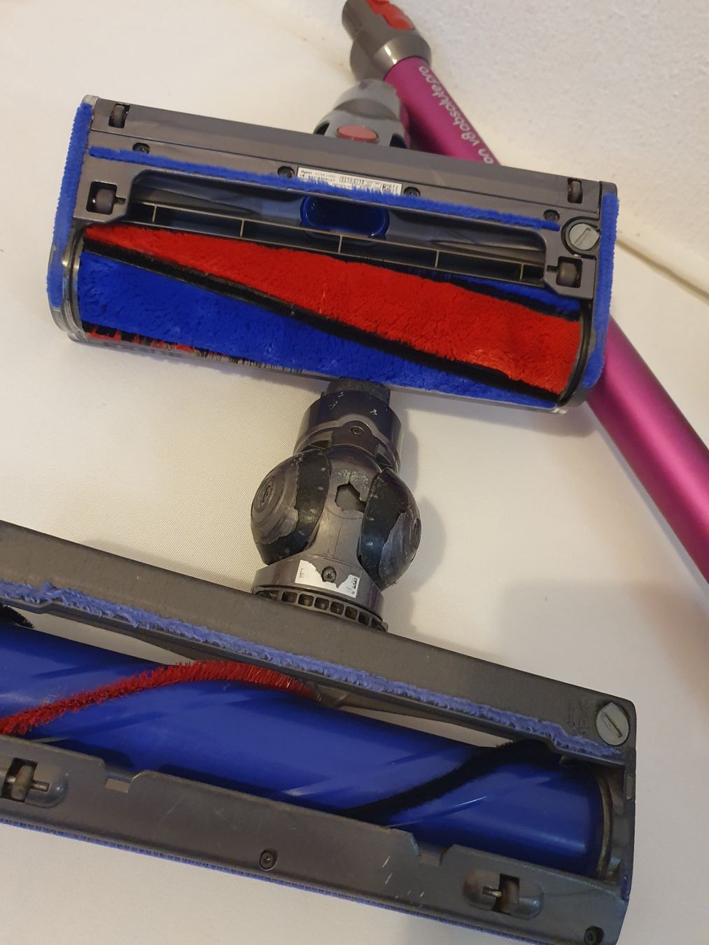 Dyson Aspirapolveri & Accessori: Dyson V8 avec 2 brosses principales – Usato da Lausanne venduto da Af2016 4