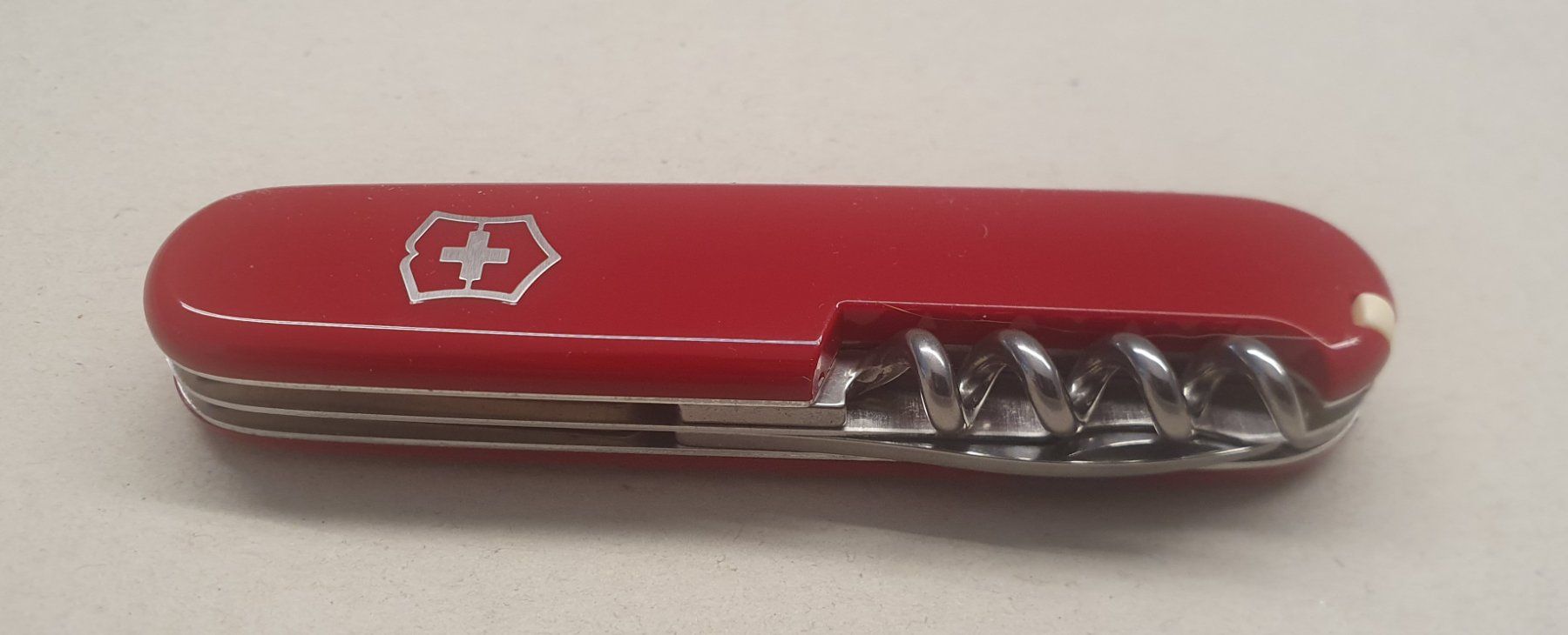 Victorinox Coltelli tascabile: 4 Victorinox Sackmesser mit Logo – Nuovo (secondo la descrizione) da Härkingen venduto da MarianneSi 1