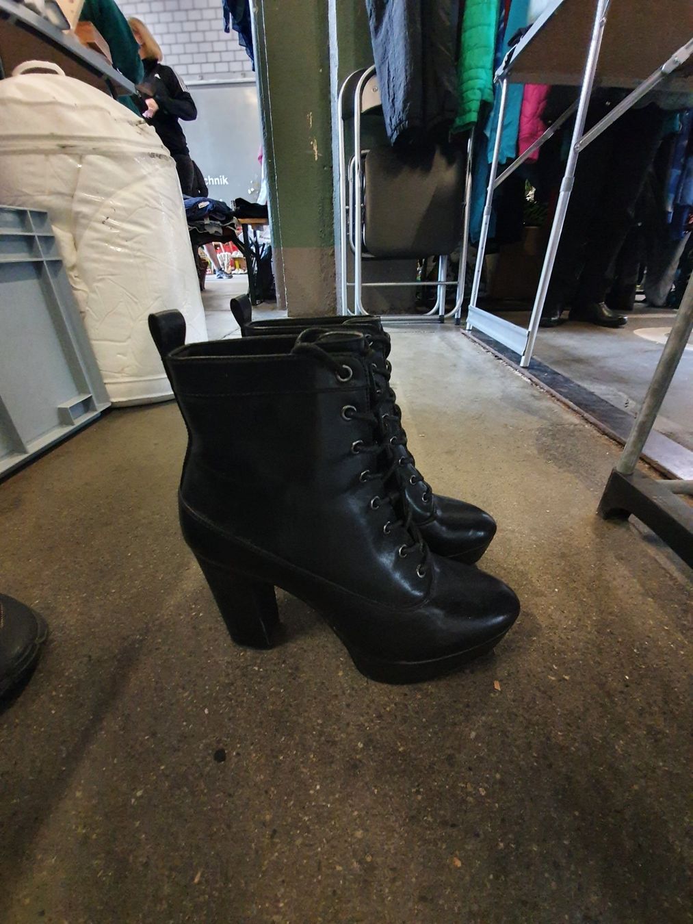 Scarpe da donna: Stiefeletten (Gothik)Gr.37 – Usato da Wabern venduto da macavety1 1