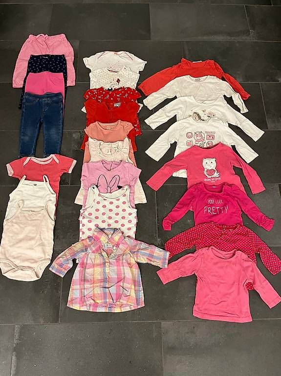 Lotti & Set di vestiti: Kleiderpacket Mädchen Gr.68 – Usato da Mühlethurnen venduto da tex_7hkk