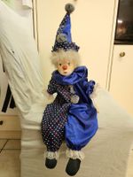 Clown-Puppe im Harlekin-Stil