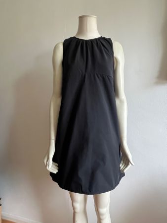 COS Kleid Schwarz Gr. 40 – Minimalistisches Designerkleid