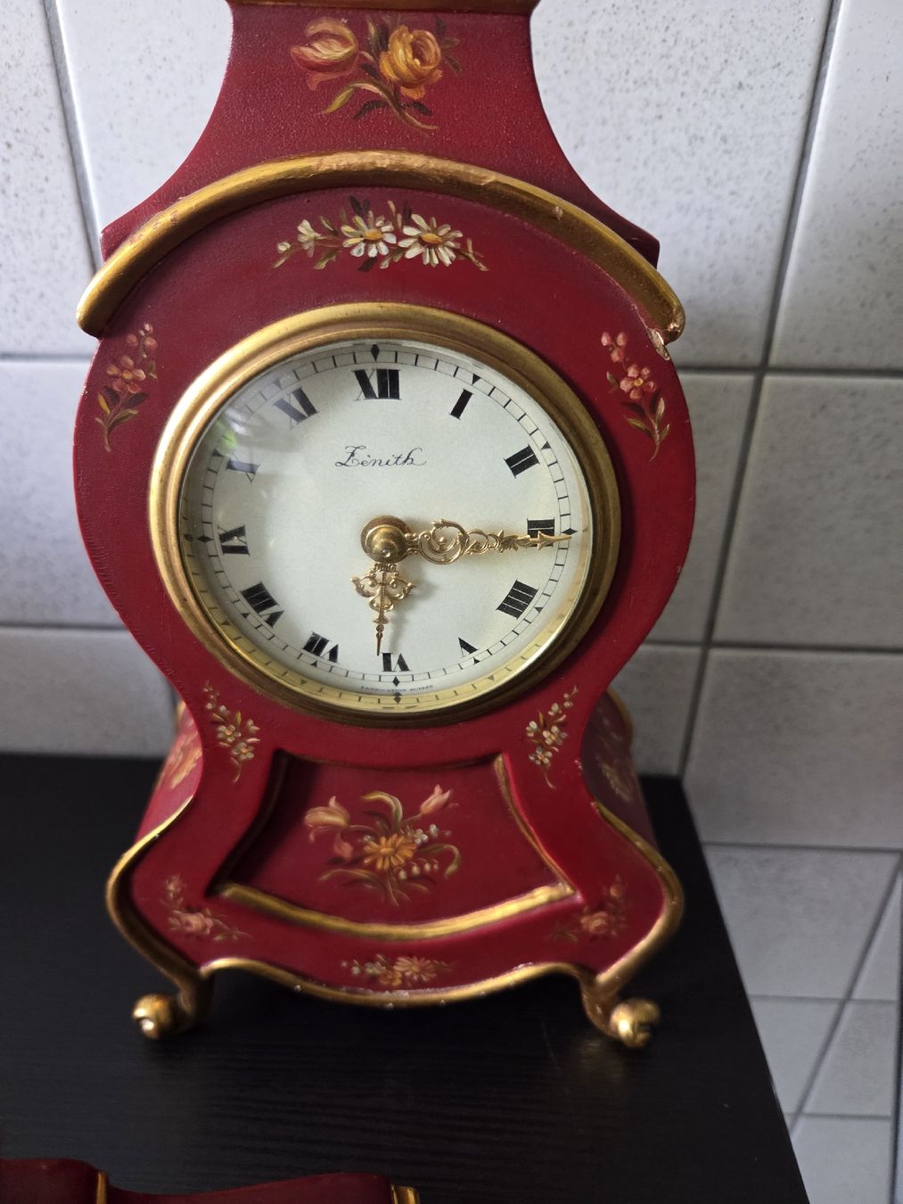 Zenith Orologi da terra & Orologi da parete: Tischuhr Zenith rot bemalt  – Usato da Dietikon venduto da Allegra34 7