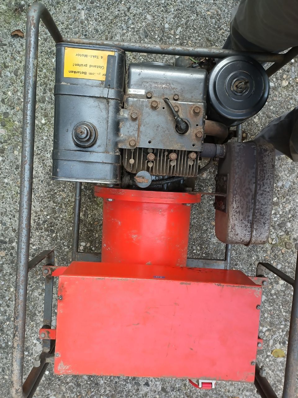 Generatori di corrente: Stromgenerator Benzin 5 kVA – Usato da Fulenbach venduto da Houzbeerli 4
