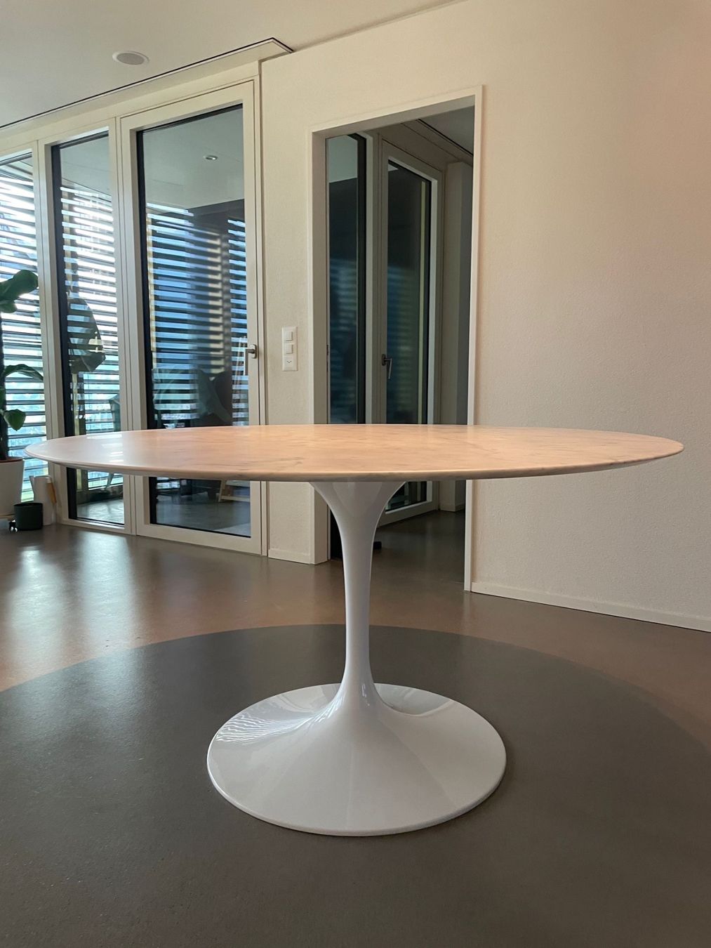 Tavoli: Design-Esstisch Ø137 cm - im Stil eines Klassikers – Nuovo e nell'imballaggio originale da Münchenstein venduto da AndreHaus 3