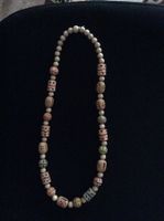 Collana con perle in legno