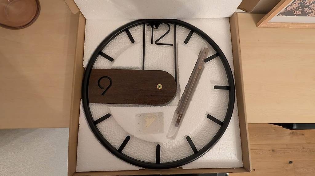Montres: Wanduhr originalverpackt  – D'occasion à Wangs par rei_d9pv