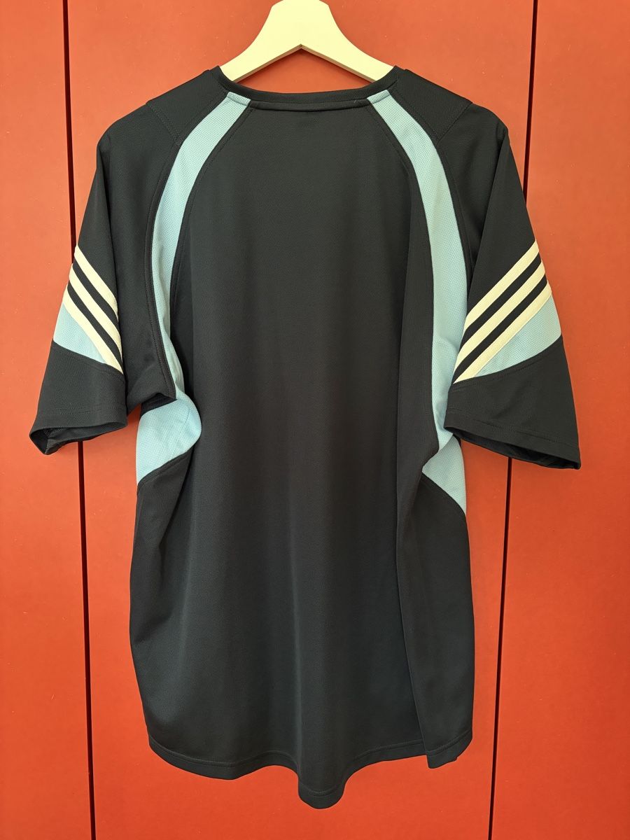 Real Madrid Canottiere & Pantaloni: Real Madrid 2003 Training Shirt – Usato da Zürich venduto da valentin.abend 1