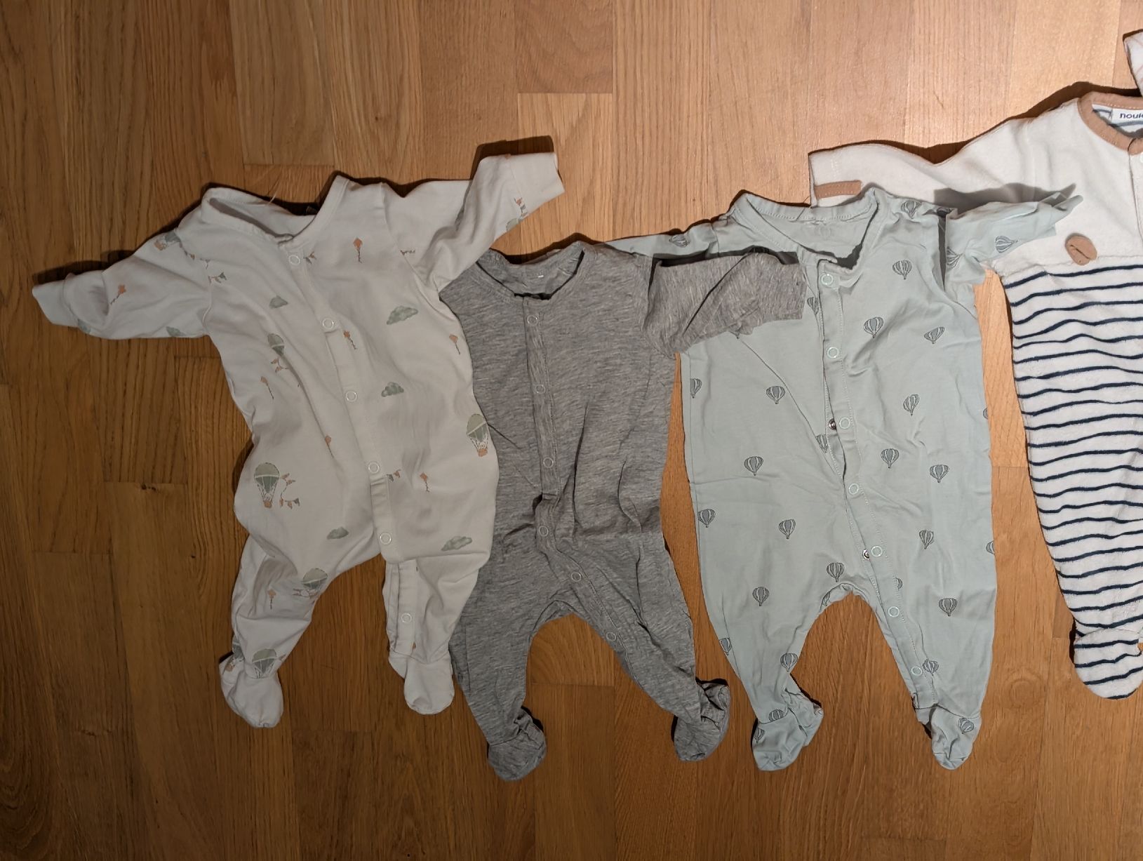Pyjamas & Ähnliches: Strampler Set mit Füssen Gr. 56 – Gebraucht aus Abtwil SG von toxicterror 1