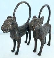 2 Stück feine alte Leoparden Bronze Figuren Benin Höhe 16 cm