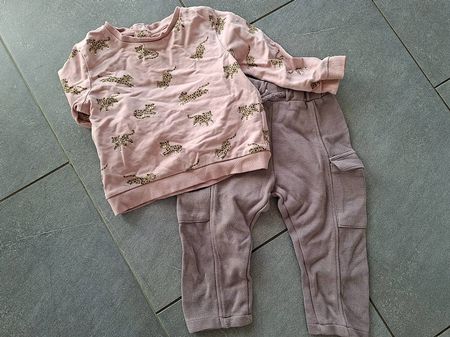 Pullover und Hose Gr. 86