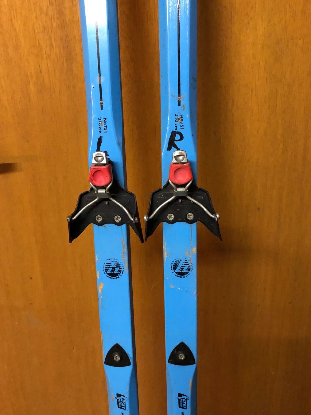 Skis: Langlauf Skier alt als Deko – D'occasion à Grenchen par nethy 3