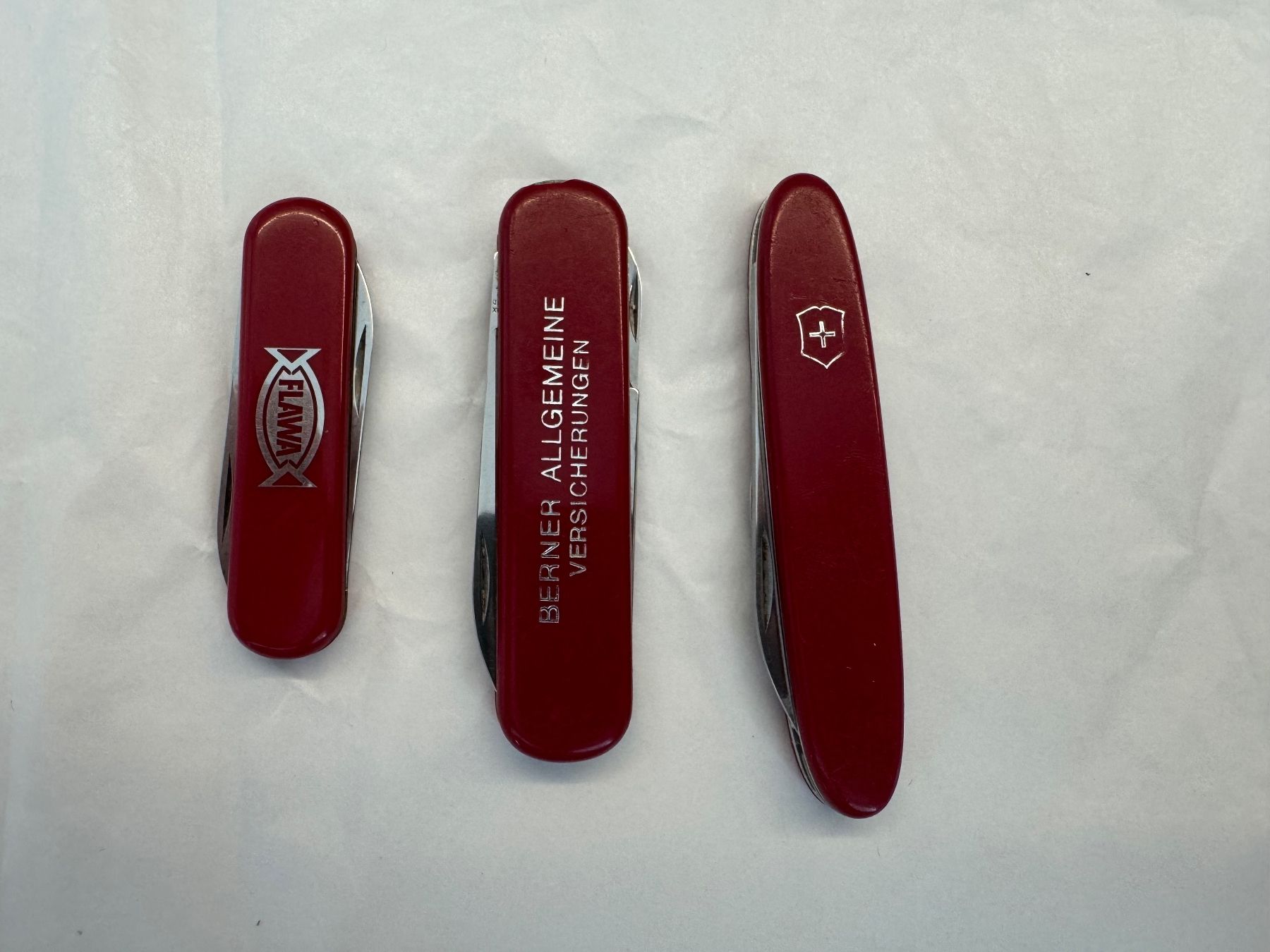 Victorinox Coltelli tascabile: 3 Victorinox Taschenmesser / Werbemesser – Usato da Kestenholz venduto da Sackmesser67