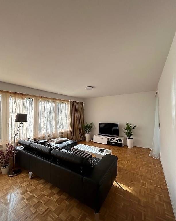 Divani: Schwarzes Ecksofa aus Leder in gutem Zustand – Usato da Wiesendangen venduto da sophia.romina 1