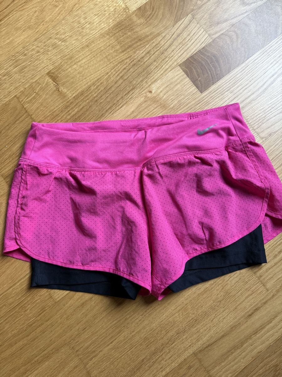 Nike Hosen: Nike Shorts Gr. M  – Gebraucht aus Zürich von Lenath22