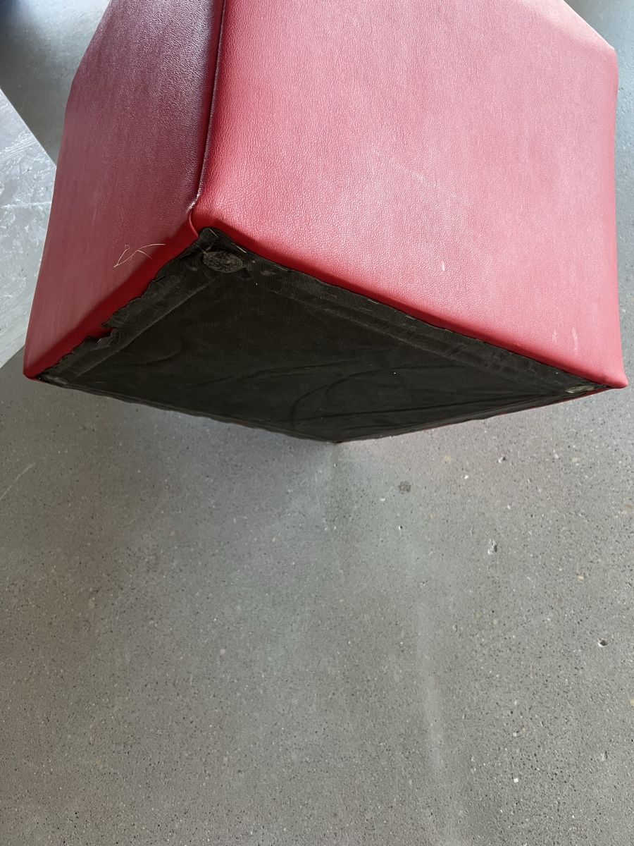 Hocker: Roter Lederhocker – Gebraucht aus Zürich von eggasch 2