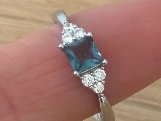 Bagues: Luxus Elegante Gr.17/7 Ring Farbe: Silber/blau – Neuf (Voir description) à Biel-Bienne par Roserosse13 5