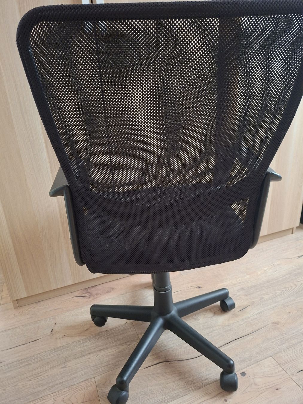 Sedie: Chaise de bureau pivotante noire – Usato da Crissier venduto da Licorne1234 2