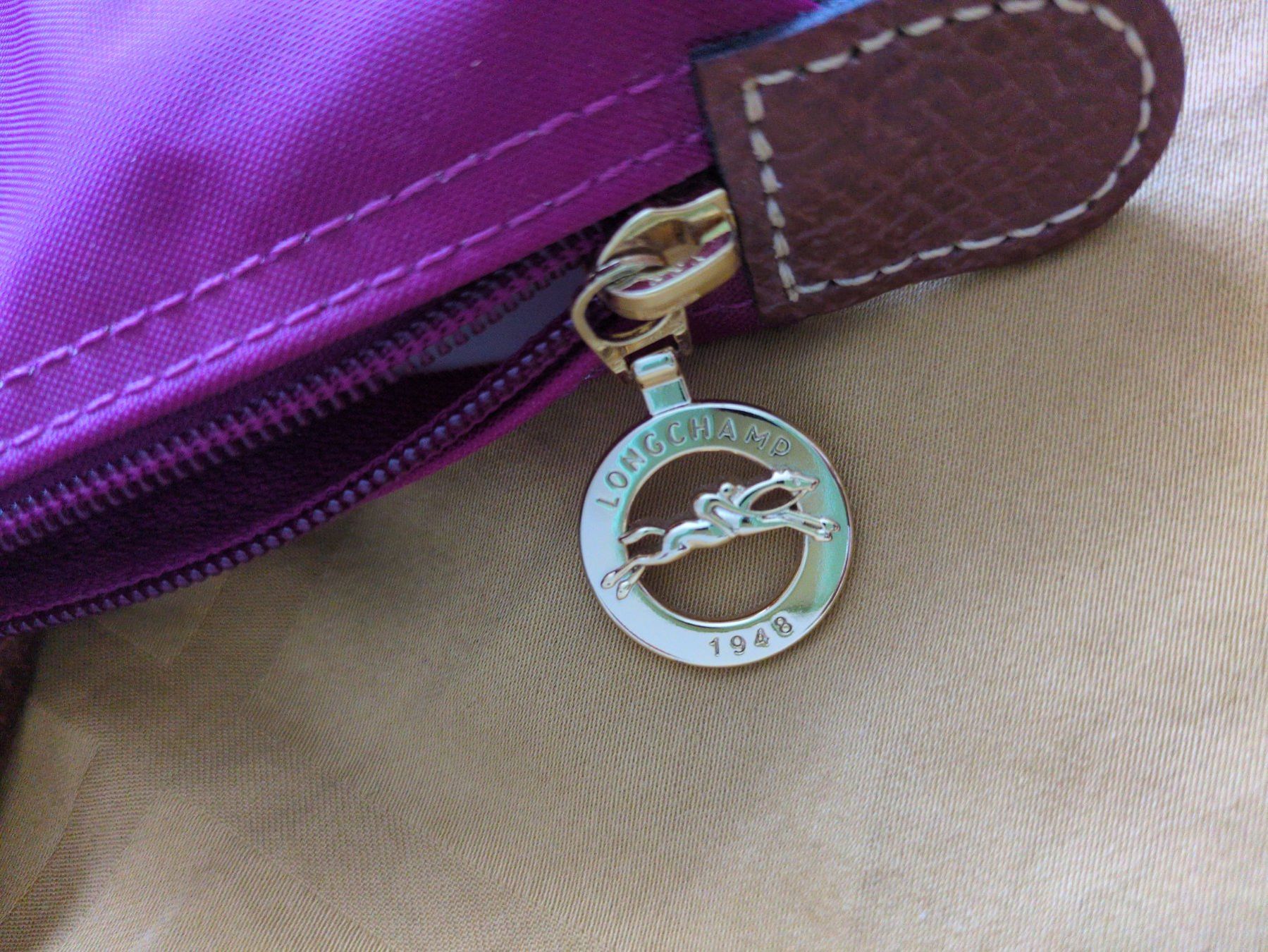Longchamp Borse da donna: Gebrauchte Longchamp Tasche, Farbe Brombeere – Usato da Rapperswil SG venduto da sau_p7ft 2