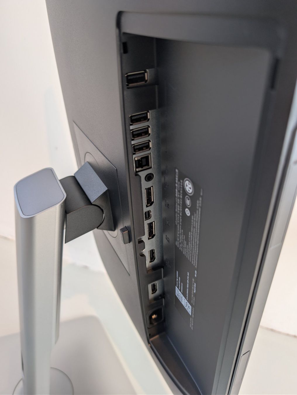 Dell Monitore: DELL U2415b 24" Monitor – Gebraucht aus Dietlikon von ComdatAG 3