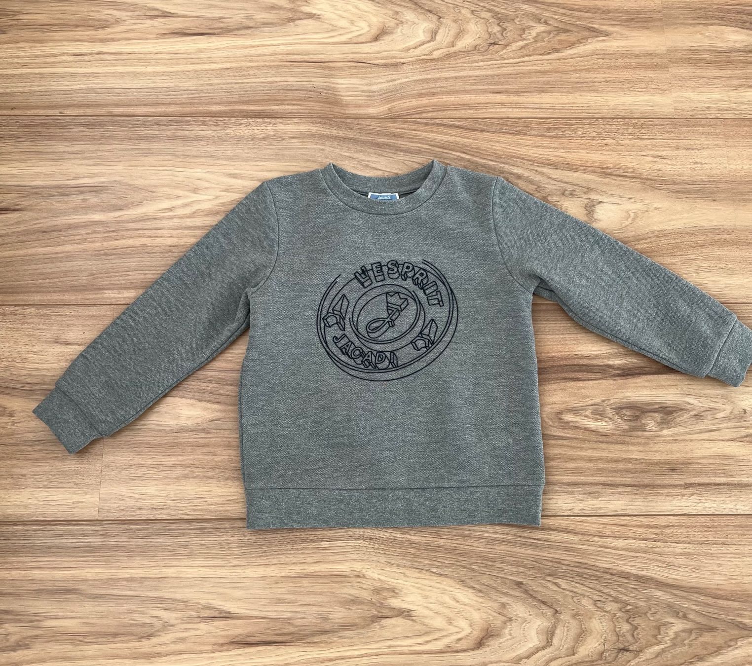 Pulls et sweat-shirts: Jacardi sweatshirt, 5 y/o – D'occasion à Arzier Le Muids par oma_w5bq