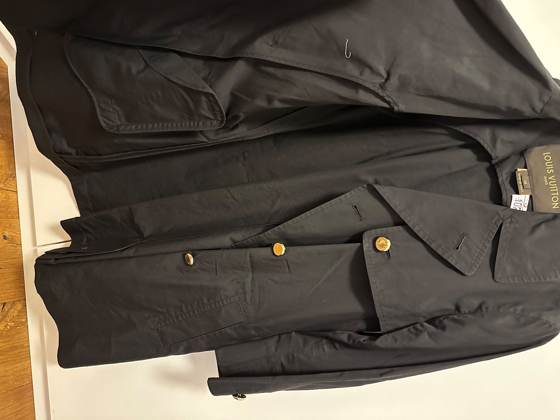 Louis Vuitton Cappotti: Louis Vuitton trench coat , size 36 – Usato da Küssnacht am Rigi venduto da hor_dpb7 4