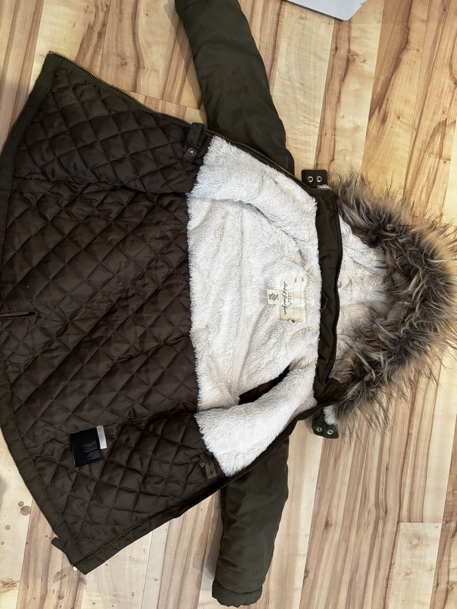 H&M Giacche & Cappotti: Winterjacke Khaki Gr. 116 mit Kapuze – Usato da Wila venduto da _mine18 1