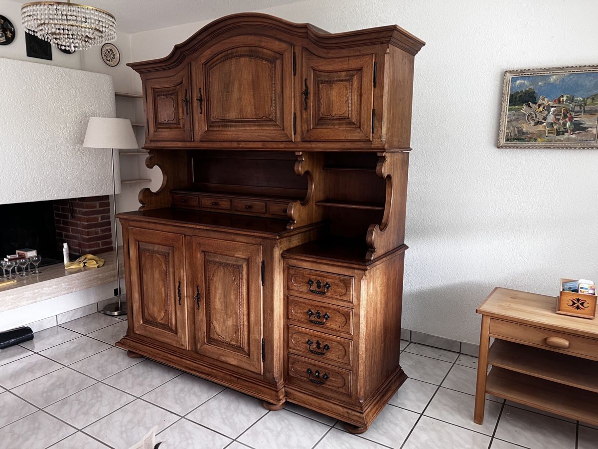 Credenze: Antikes Buffet mit Aufsatz Wohnwand – Usato da Neuenegg venduto da Magosaurus 1