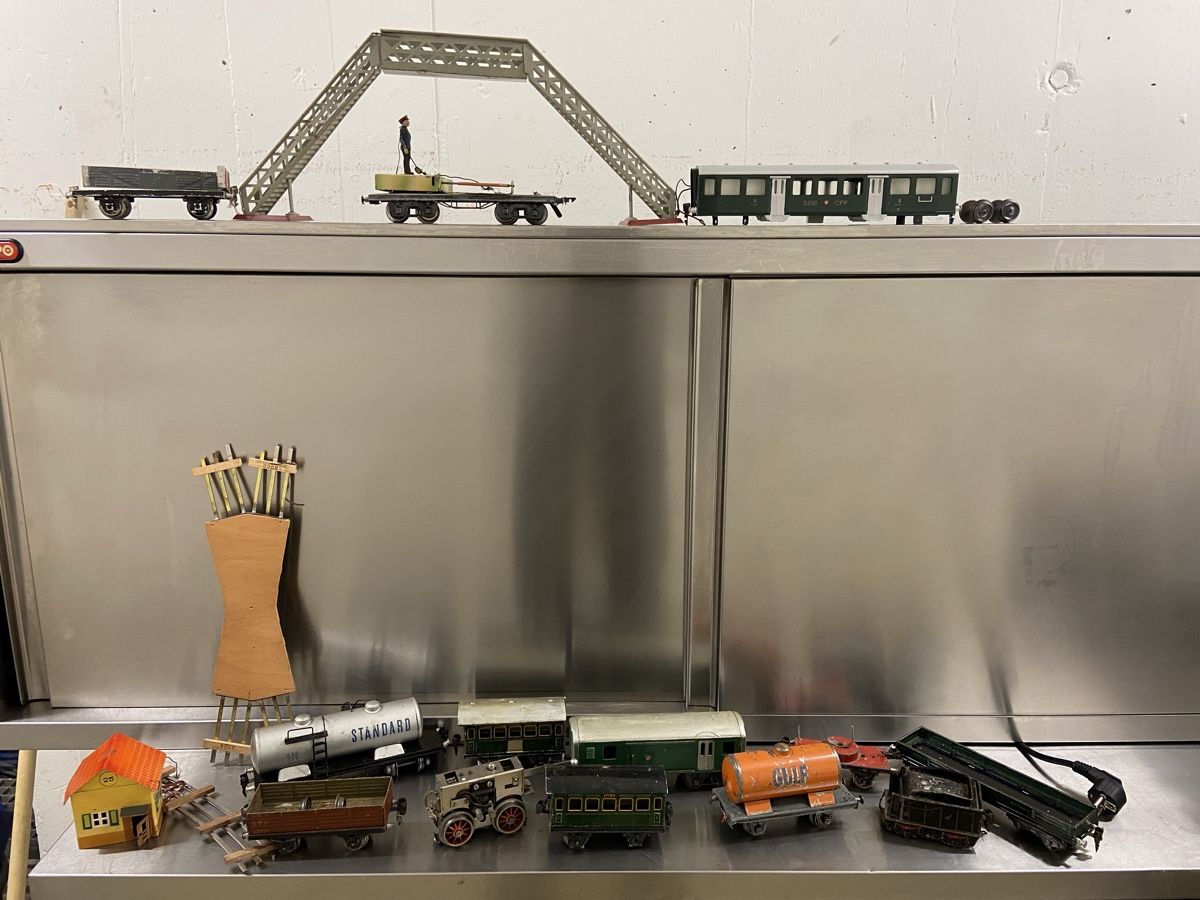 Märklin Modelleisenbahnen: Antike Märklin Blech Eisenbahn Sammlung, Spur 0 – Gebraucht aus Dietikon von brocki-eyra 9
