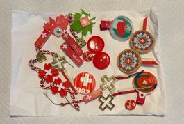 Konvolut Schweizer 1. August Abzeichen Pro Patria Pins