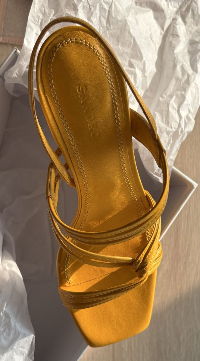 Scarpe da donna: SANDRO, sandales, jaune, petit talon 4 cm – Usato da Chêne-Bougeries venduto da vir_9w2t 2