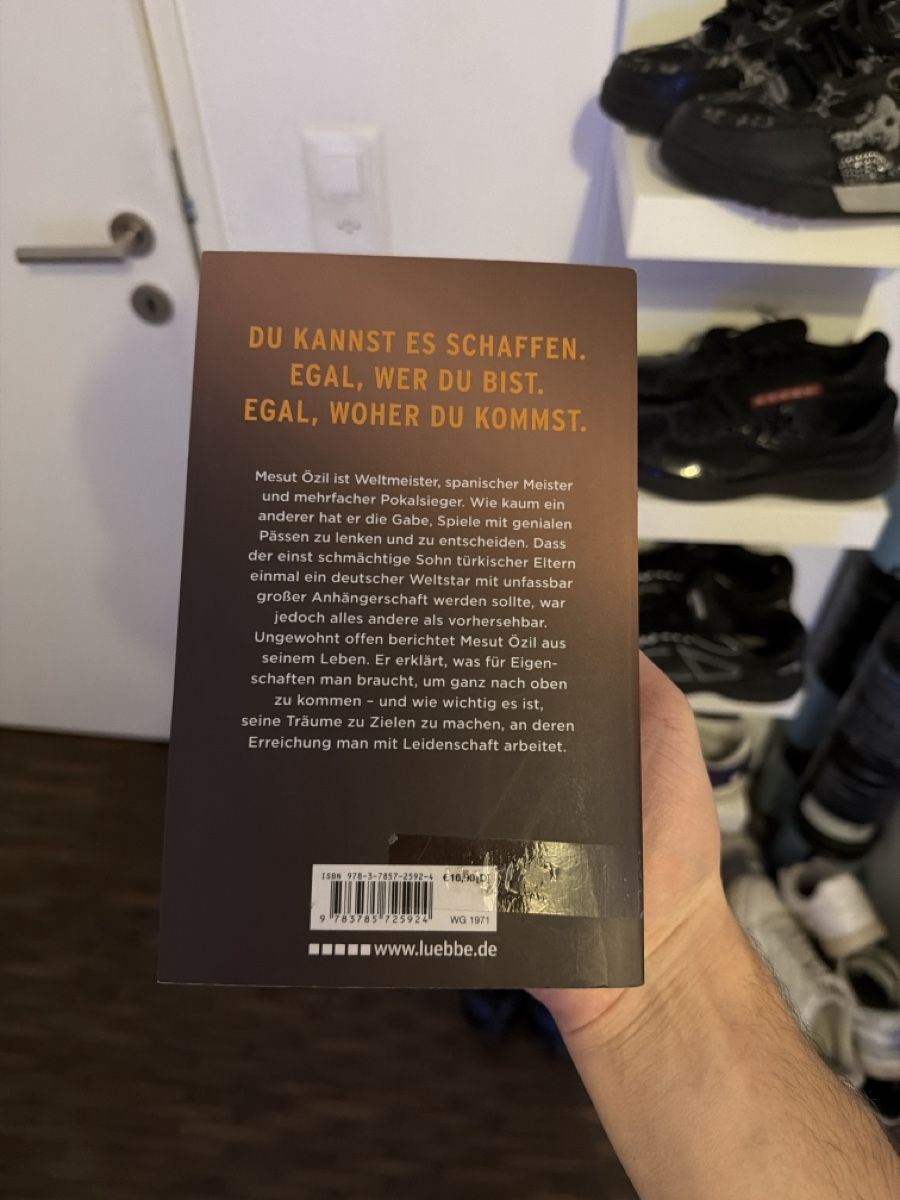 Libri: Buch Mesut Özil – Usato da Chur venduto da sil_v7n6 1