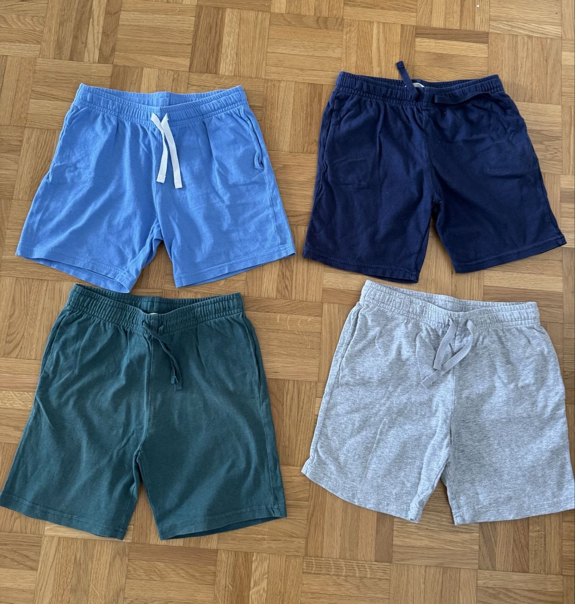 Pantalons: Kinder Shorts Grosse 122 – D'occasion à Zürich par zd_1965