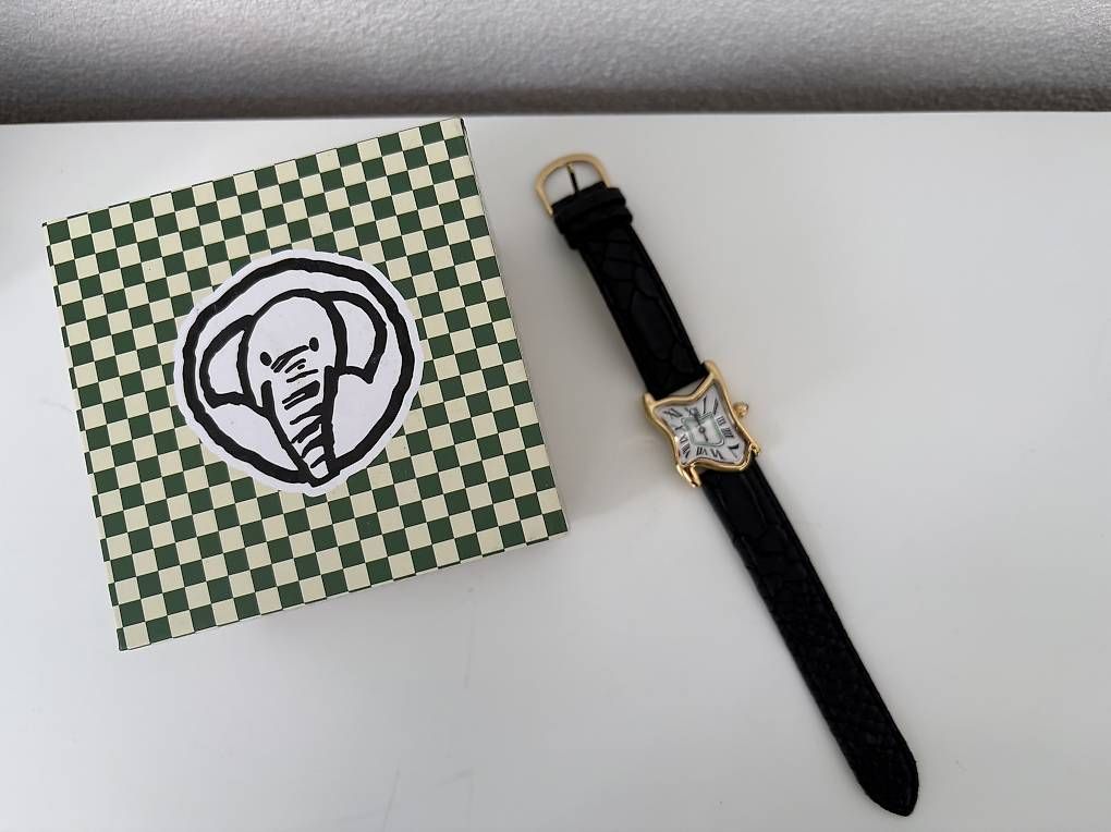 Montres: Square Melting Watch Small Gold – D'occasion à Conthey par carina.pereira