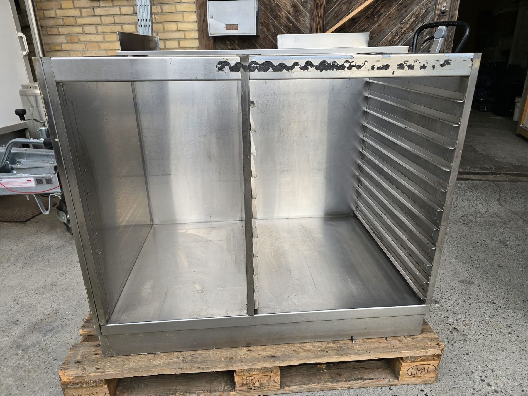 Cucine complete: Edelstahl Gastro Gestell / Schrank #563 – Usato da Wuppenau venduto da Gastro-Wuppenau