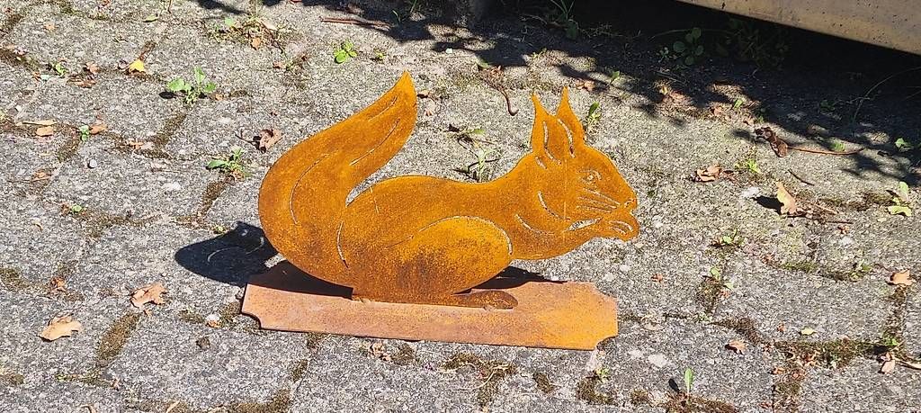 Figuren: Gartendeko Eichhörnchen – Gebraucht aus Bünzen von allesmeier 2