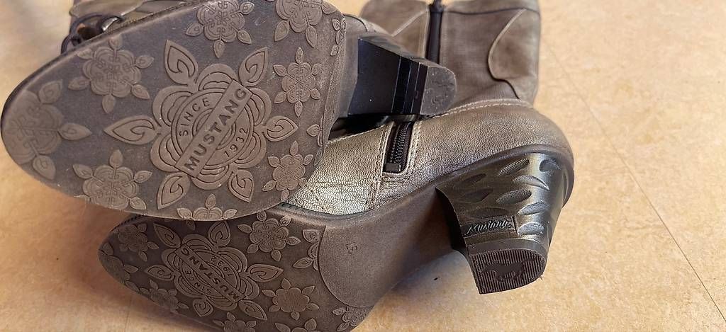 Scarpe da donna: Wunderschöne Leder-Mustang Stiefel 37 – Usato da Meiringen venduto da Bignoddy 1