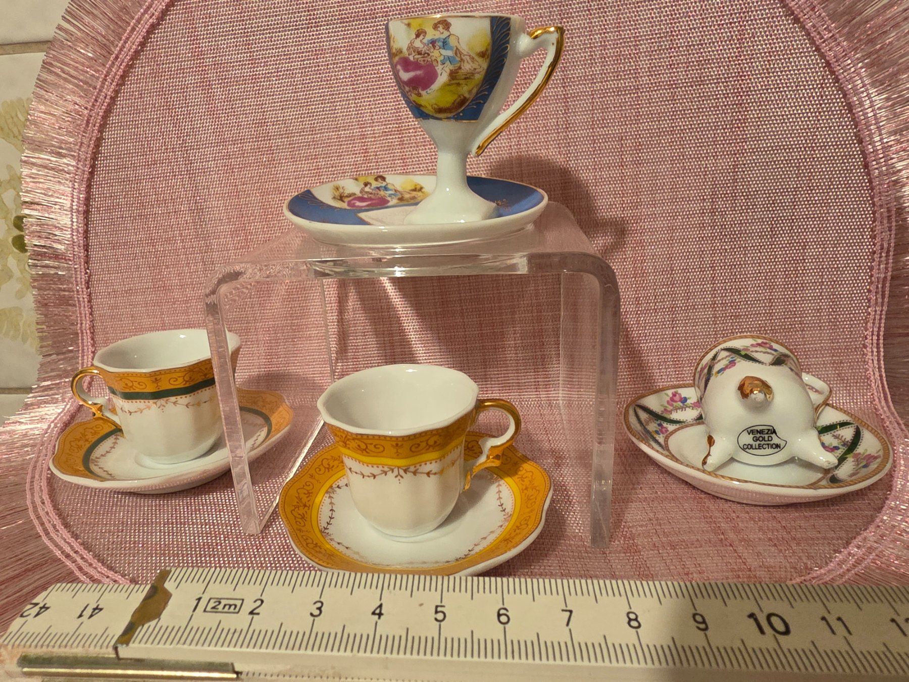 Tassen: Ensemble de 4 tasses miniatures pour collection – Neu (gemäss Beschreibung) aus Genève von BruceKampbell 2