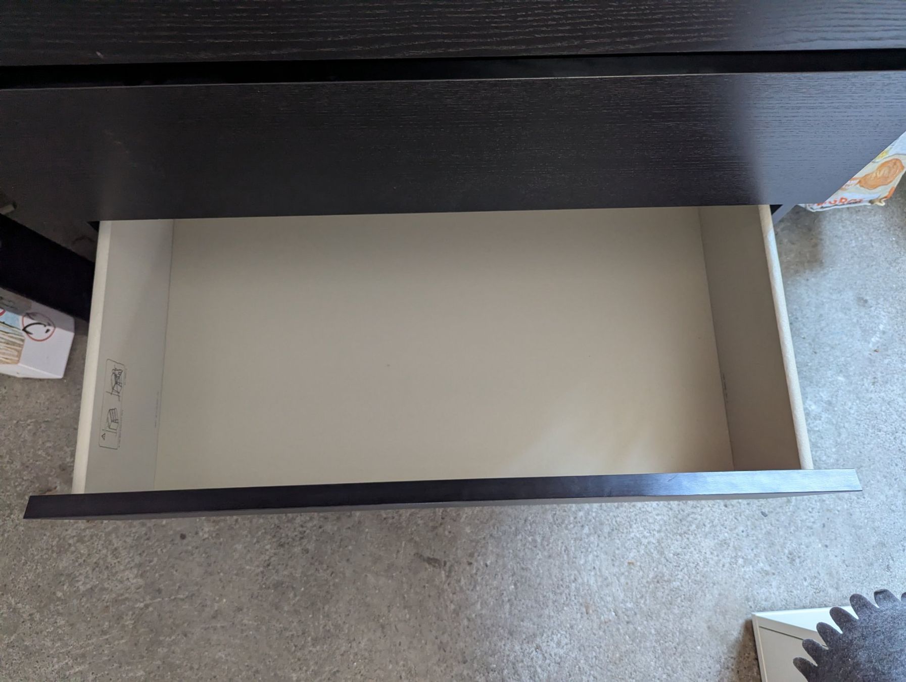 Ikea Cassettiere: IKEA MALM Kommode schwarz mit Glasplatte und 4 Schubladen – Usato da Othmarsingen venduto da Pascal.Ha 5