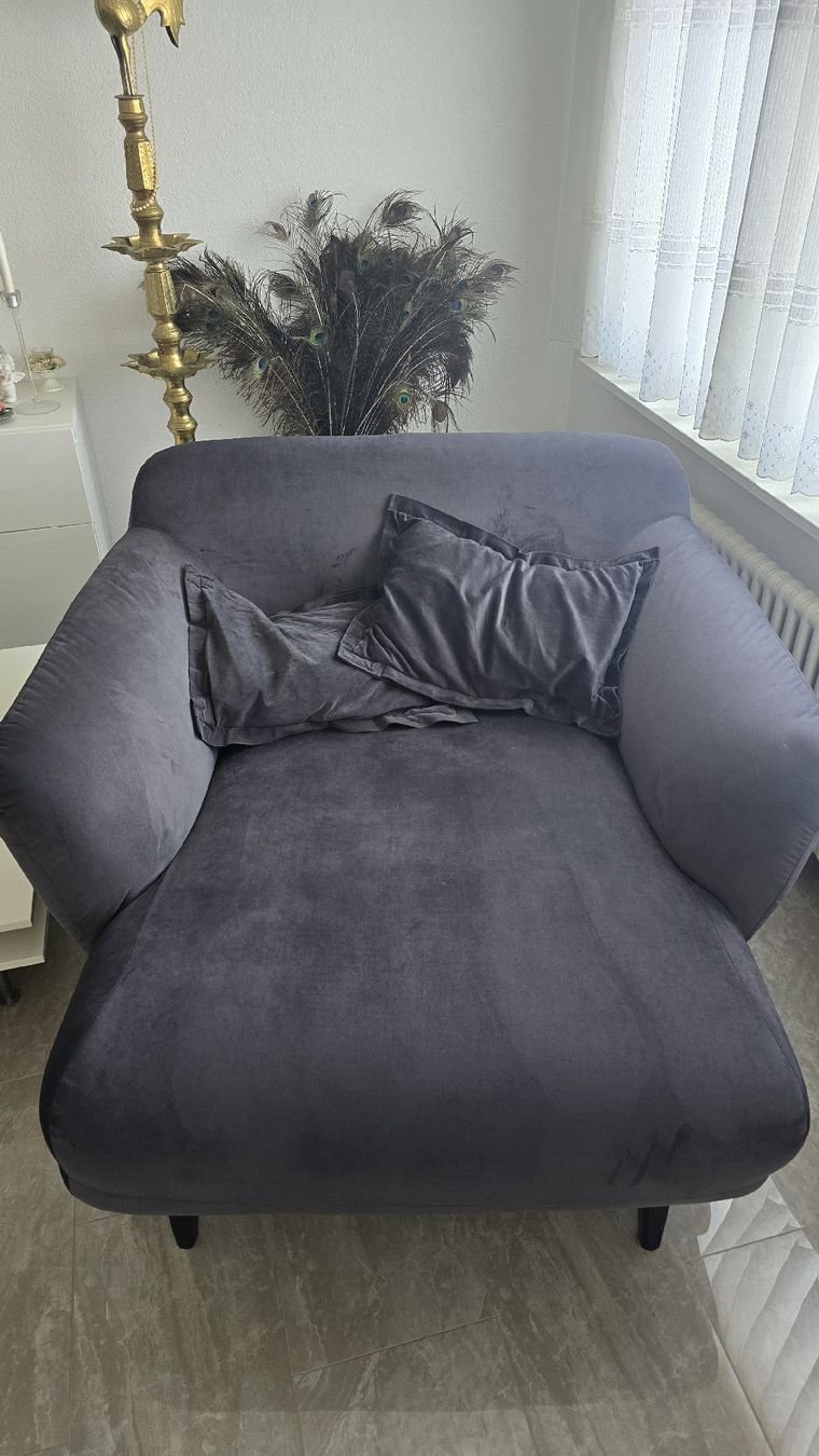 Divani: Edles Samt-Sofa/Recamiere in Anthrazit - Top Zustand! – Nuovo (secondo la descrizione) da Lengnau BE venduto da Thanu1994 1